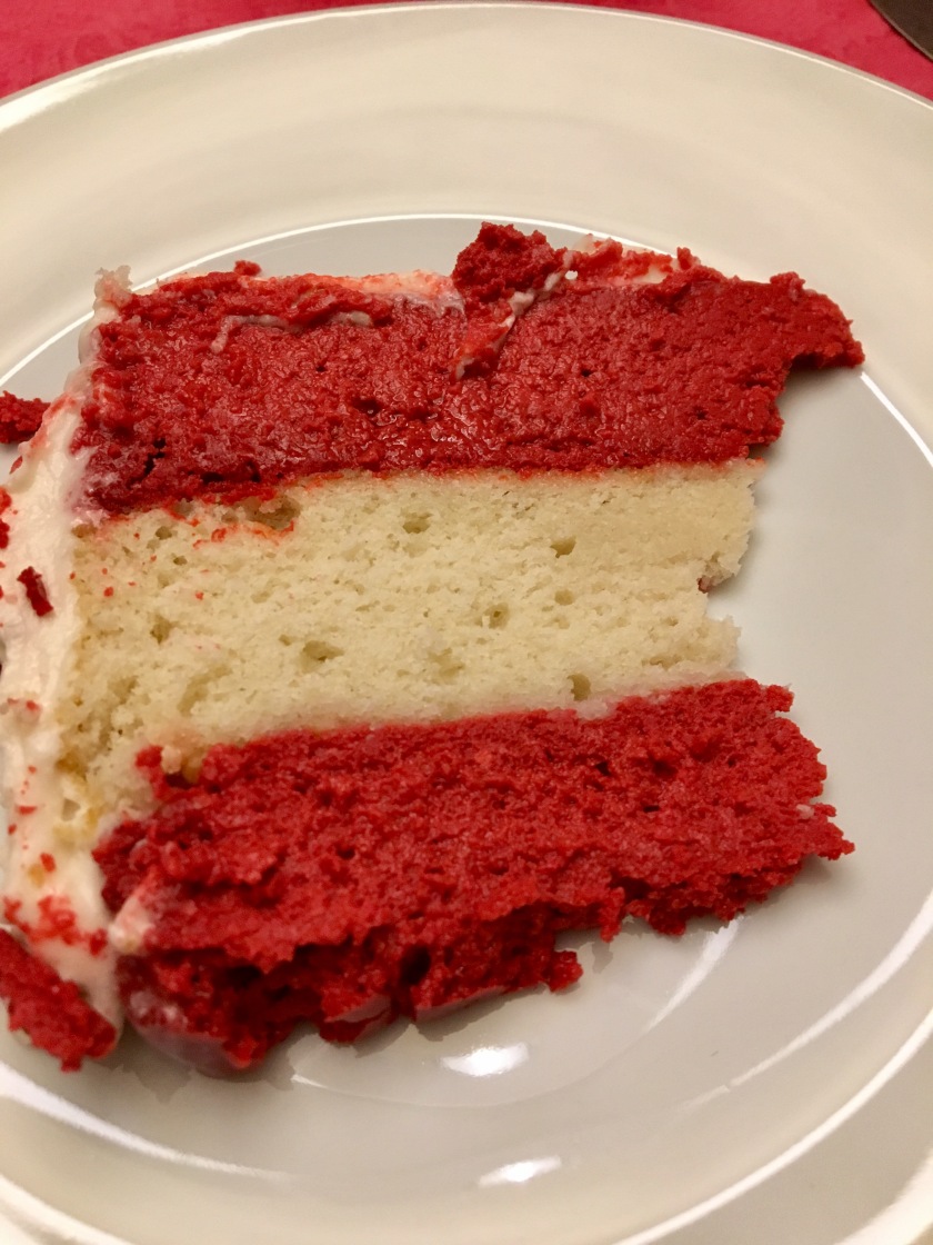red-velvet-cheesecake-vanilla-cake-with-cream-cheese-frosting-pedazo